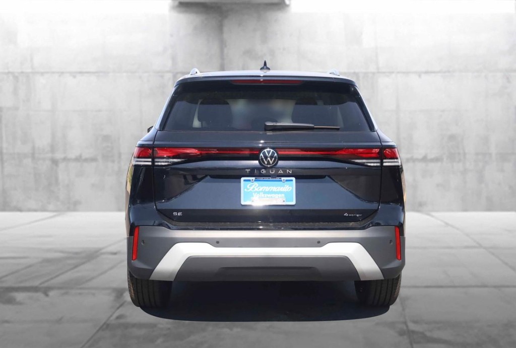 Volkswagen Tiguan Vehicle Full-screen Gallery Image 6