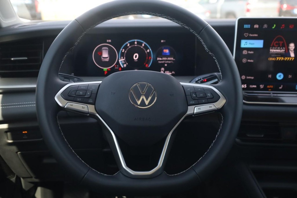 Volkswagen Tiguan Vehicle Full-screen Gallery Image 8