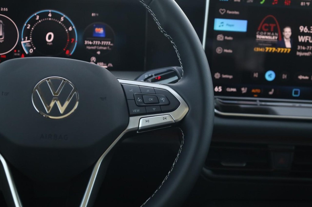 Volkswagen Tiguan Vehicle Full-screen Gallery Image 9