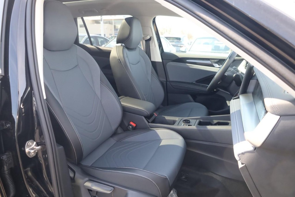 Volkswagen Tiguan Vehicle Full-screen Gallery Image 20