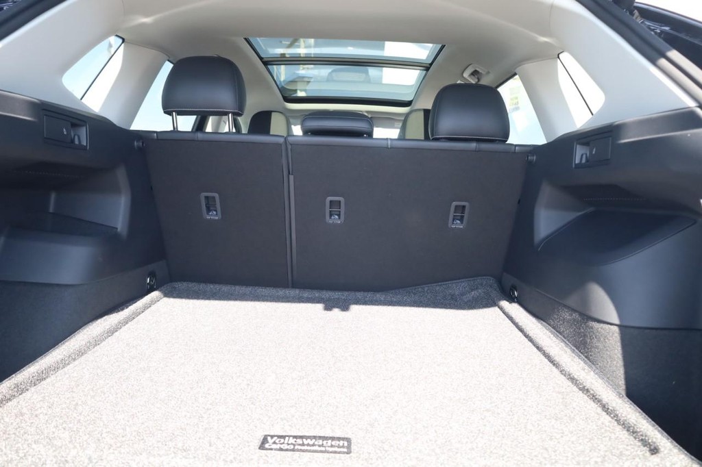 Volkswagen Tiguan Vehicle Full-screen Gallery Image 23