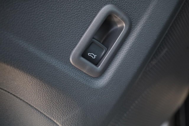 Volkswagen Tiguan Vehicle Image 12