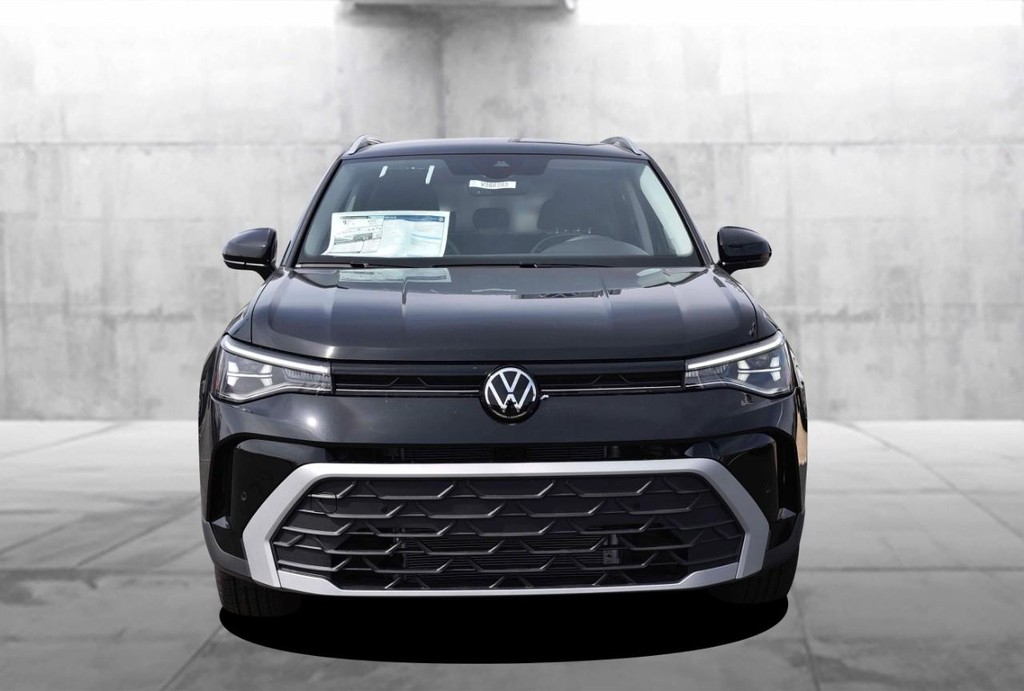 Volkswagen Taos Vehicle Full-screen Gallery Image 4