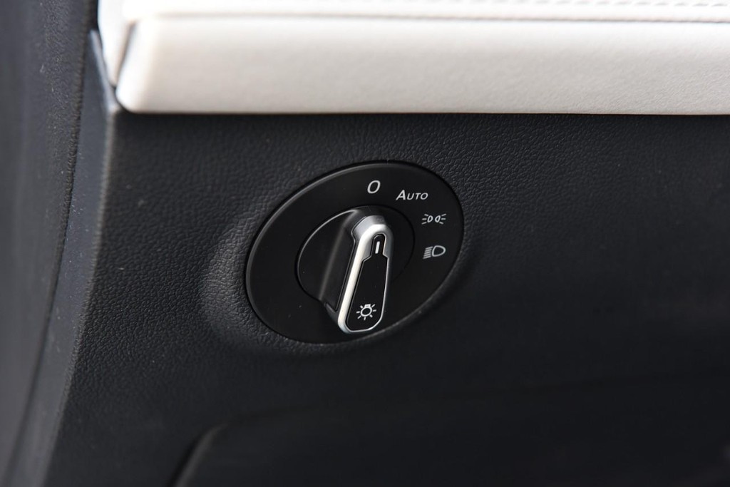 Volkswagen Taos Vehicle Full-screen Gallery Image 10