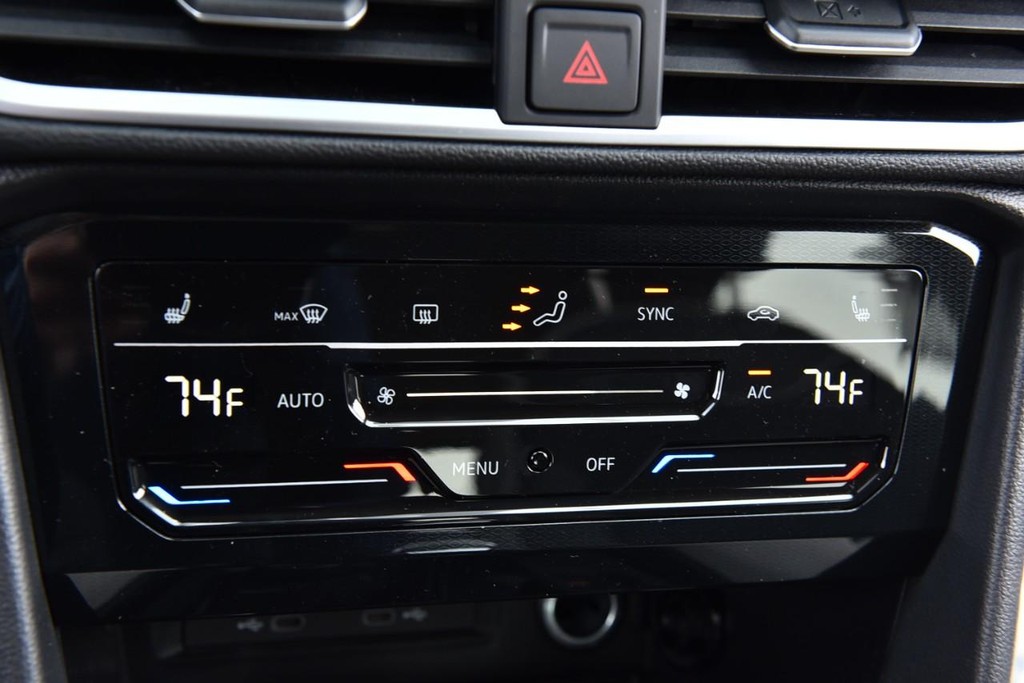 Volkswagen Taos Vehicle Full-screen Gallery Image 14