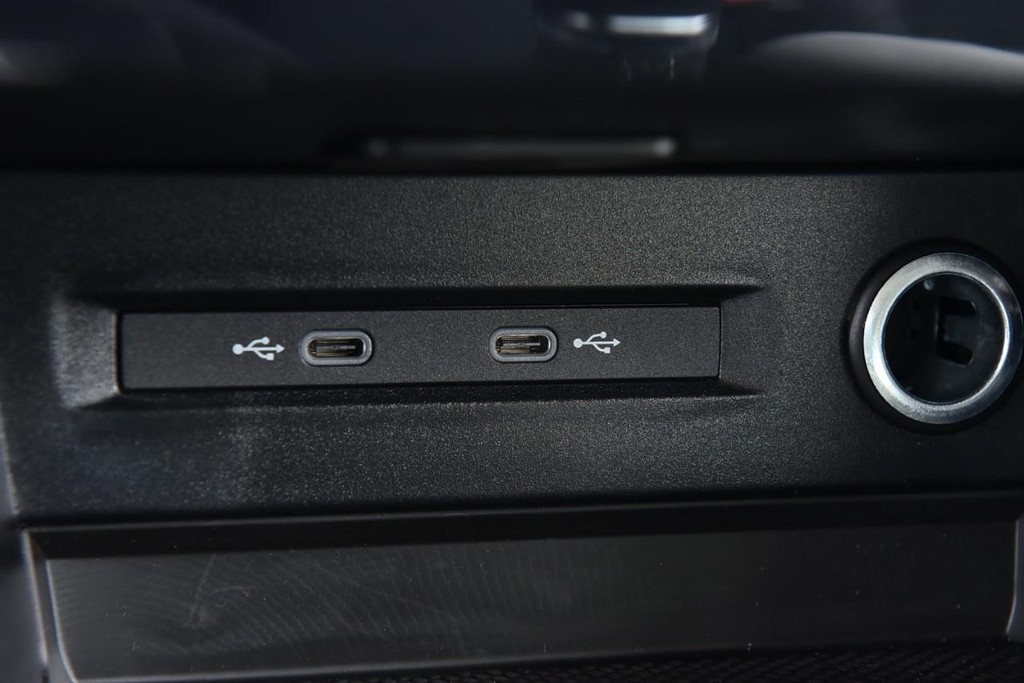 Volkswagen Taos Vehicle Full-screen Gallery Image 15