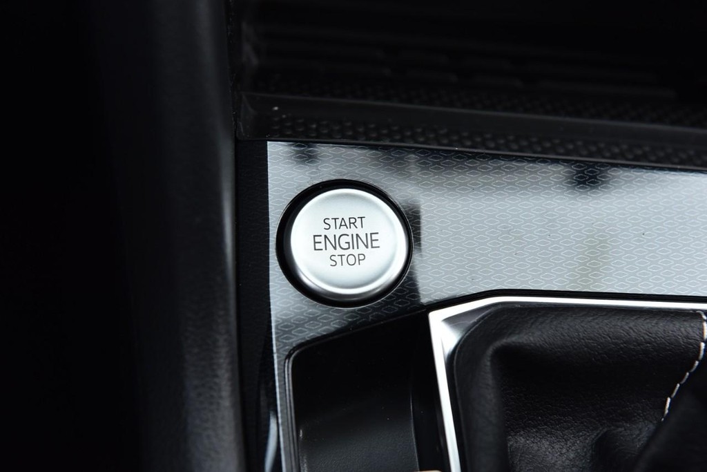 Volkswagen Taos Vehicle Full-screen Gallery Image 16