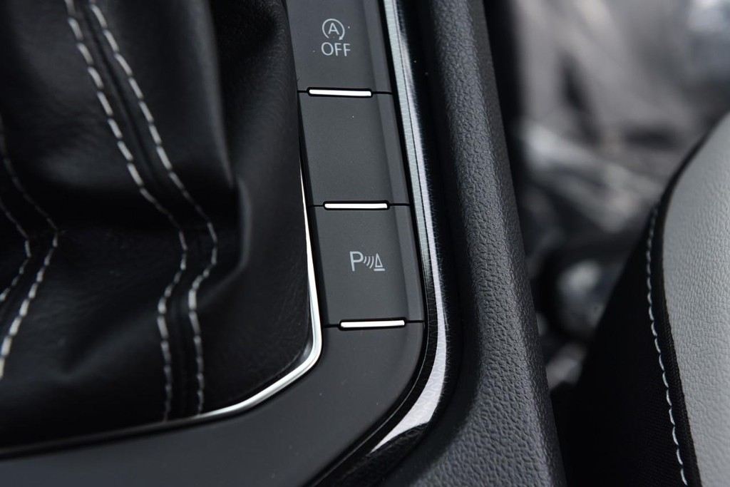 Volkswagen Taos Vehicle Full-screen Gallery Image 18