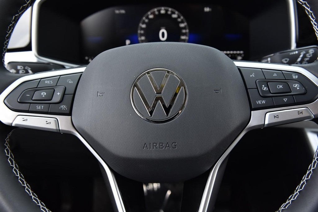 Volkswagen Taos Vehicle Full-screen Gallery Image 19