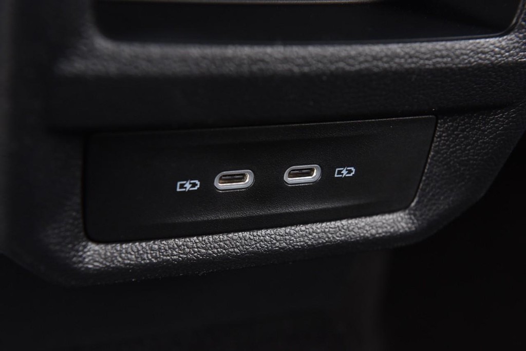 Volkswagen Taos Vehicle Full-screen Gallery Image 24