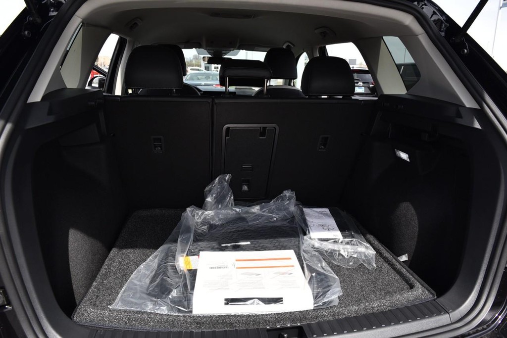 Volkswagen Taos Vehicle Full-screen Gallery Image 25