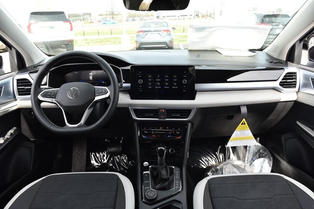 Volkswagen Taos Vehicle Image 07