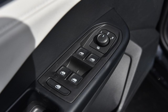 Volkswagen Taos Vehicle Image 08