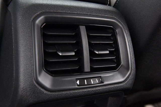 Volkswagen Taos Vehicle Image 23