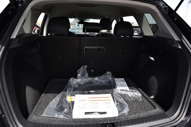 Volkswagen Taos Vehicle Image 25