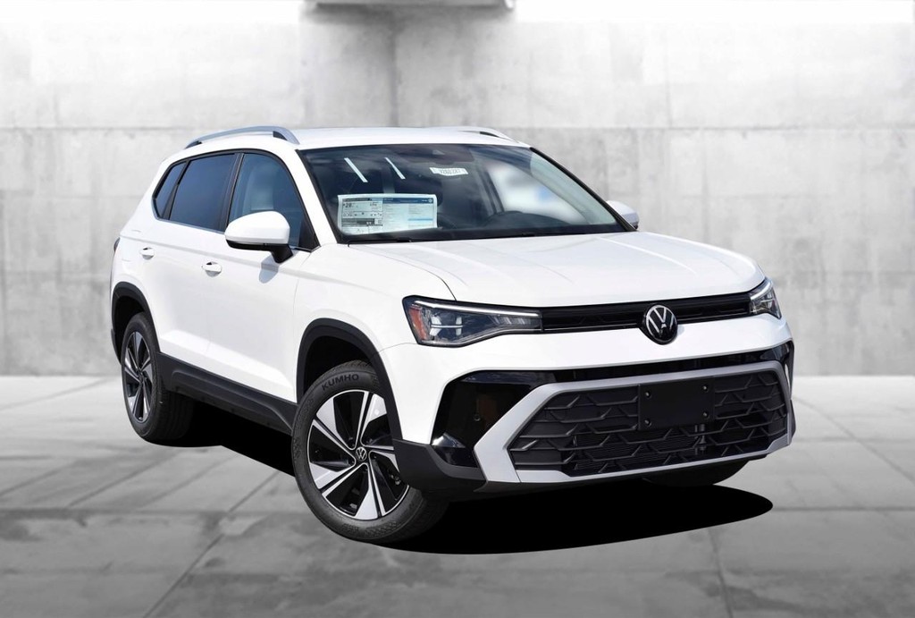 Volkswagen Taos Vehicle Full-screen Gallery Image 2