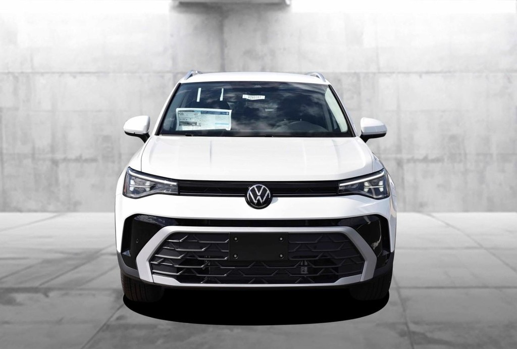 Volkswagen Taos Vehicle Full-screen Gallery Image 4