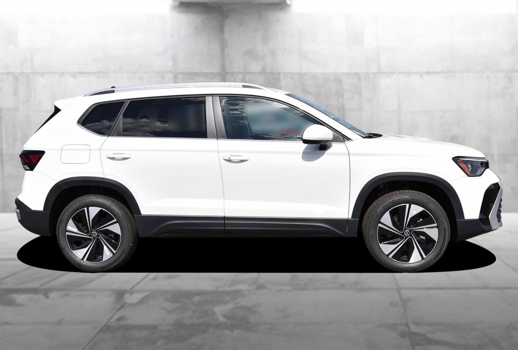 Volkswagen Taos Vehicle Full-screen Gallery Image 5