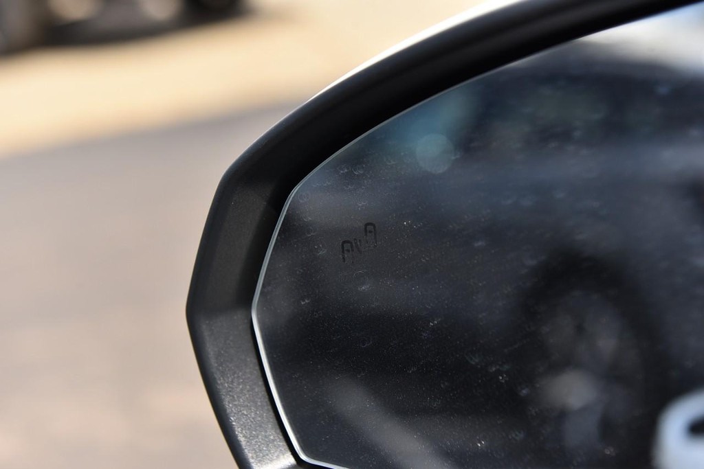 Volkswagen Taos Vehicle Full-screen Gallery Image 9