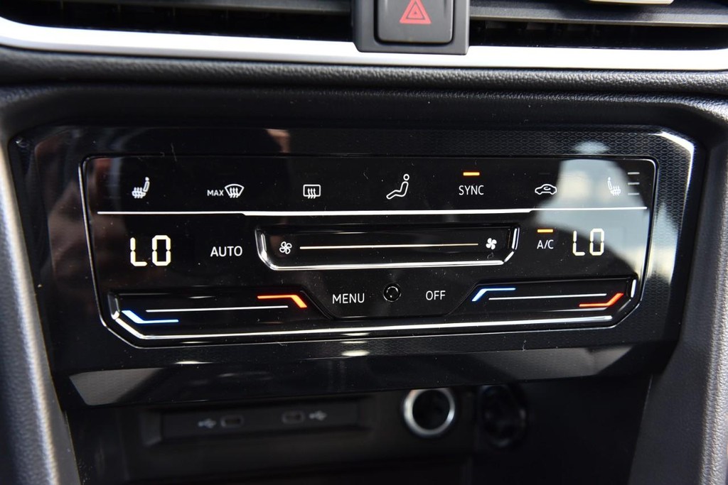 Volkswagen Taos Vehicle Full-screen Gallery Image 14