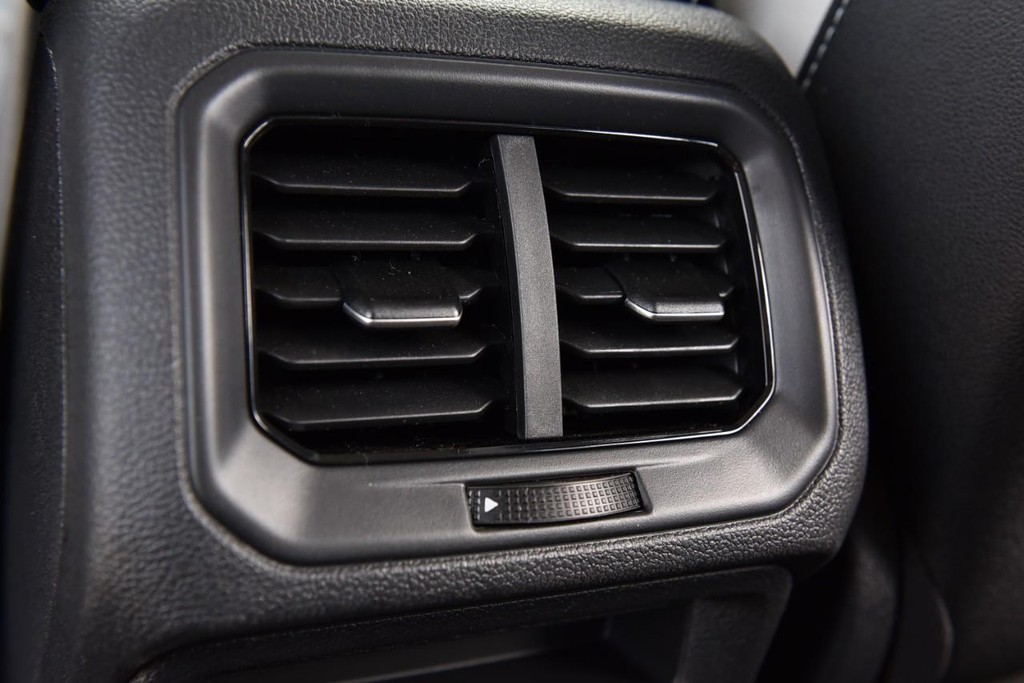 Volkswagen Taos Vehicle Full-screen Gallery Image 22