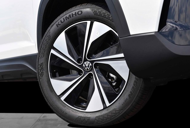 Volkswagen Taos Vehicle Image 03