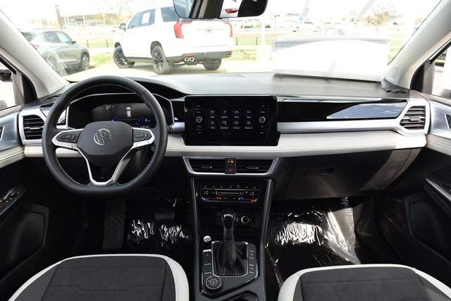 Volkswagen Taos Vehicle Image 07