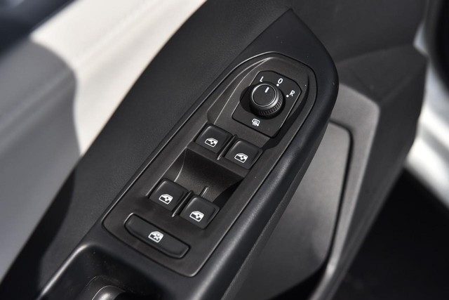 Volkswagen Taos Vehicle Image 08