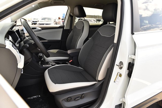 Volkswagen Taos Vehicle Image 19