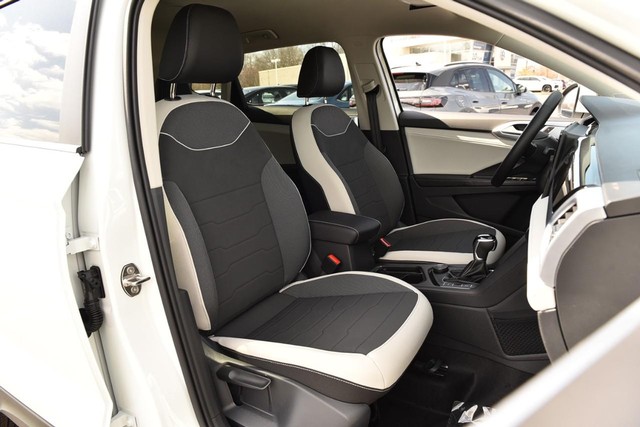 Volkswagen Taos Vehicle Image 20