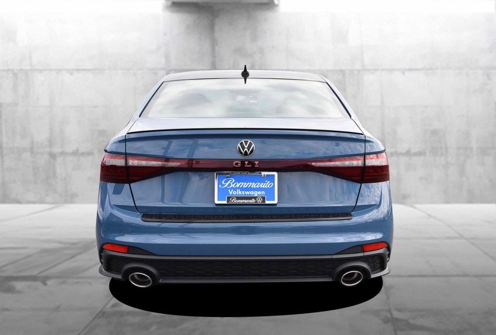 Volkswagen Jetta GLI Vehicle Full-screen Gallery Image 6