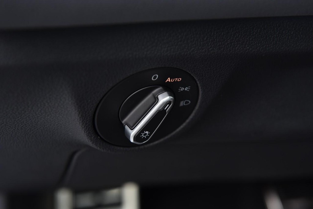 Volkswagen Jetta GLI Vehicle Full-screen Gallery Image 11