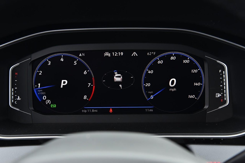 Volkswagen Jetta GLI Vehicle Full-screen Gallery Image 12