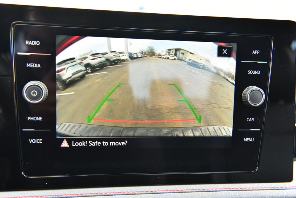 Volkswagen Jetta GLI Vehicle Full-screen Gallery Image 13