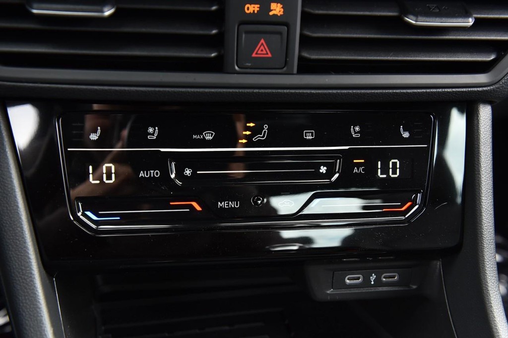 Volkswagen Jetta GLI Vehicle Full-screen Gallery Image 15