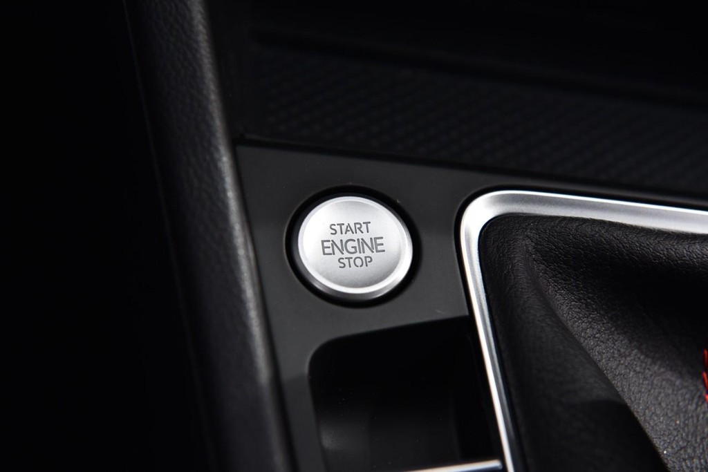 Volkswagen Jetta GLI Vehicle Full-screen Gallery Image 17