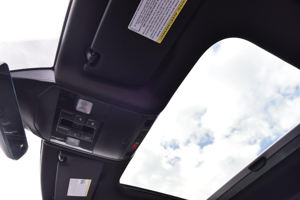 Volkswagen Jetta GLI Vehicle Full-screen Gallery Image 22