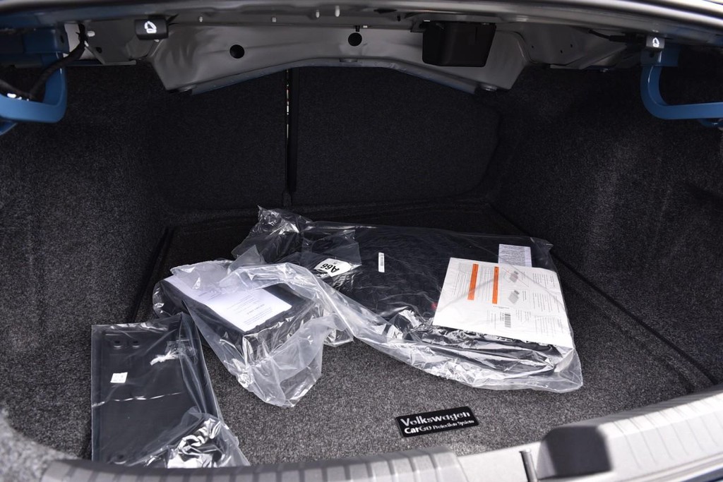 Volkswagen Jetta GLI Vehicle Full-screen Gallery Image 24