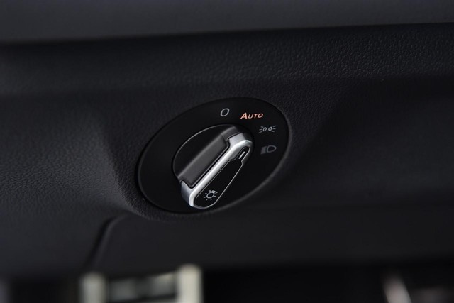 Volkswagen Jetta GLI Vehicle Image 11