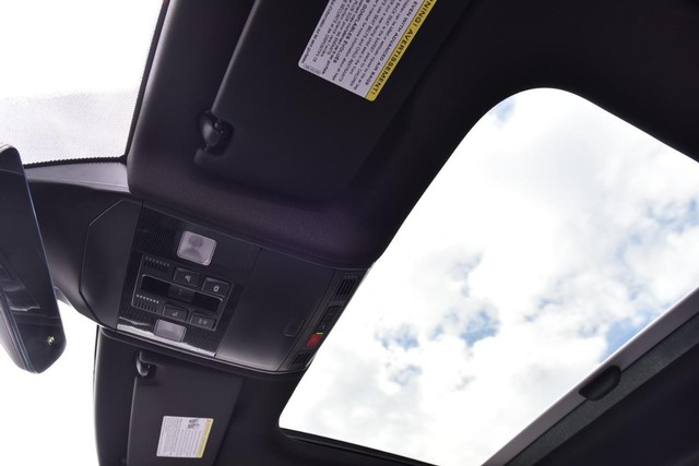 Volkswagen Jetta GLI Vehicle Image 22