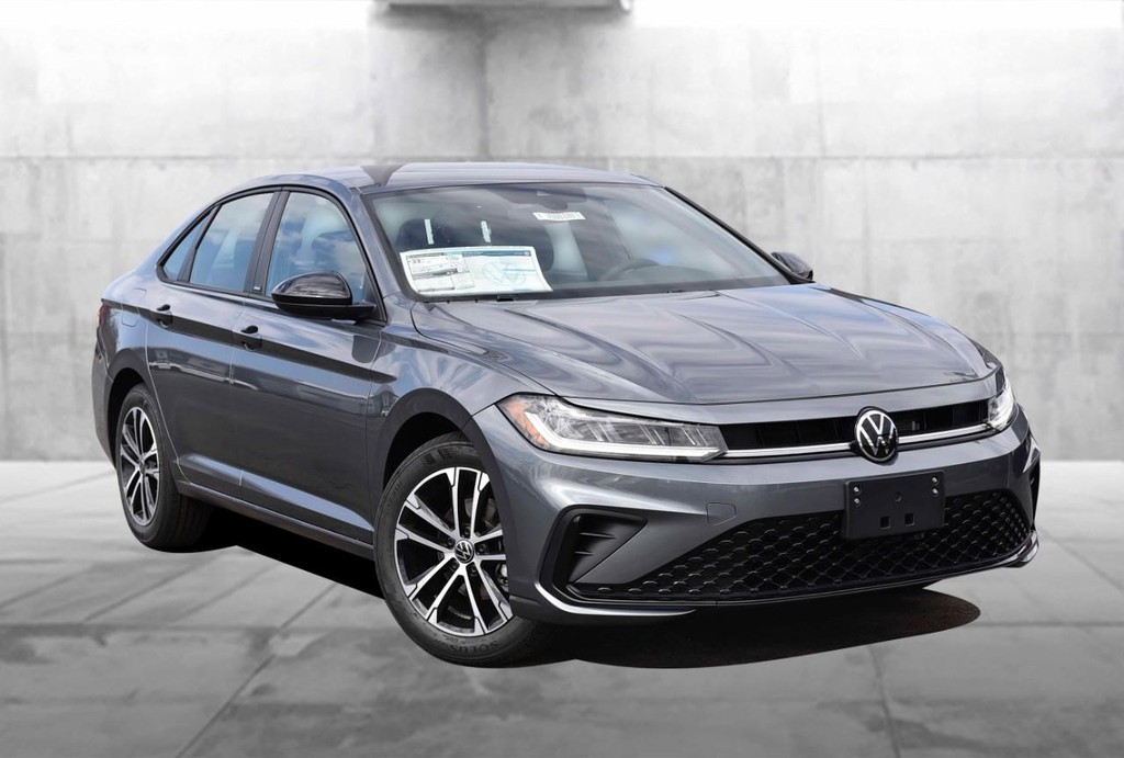 Volkswagen Jetta Vehicle Full-screen Gallery Image 2