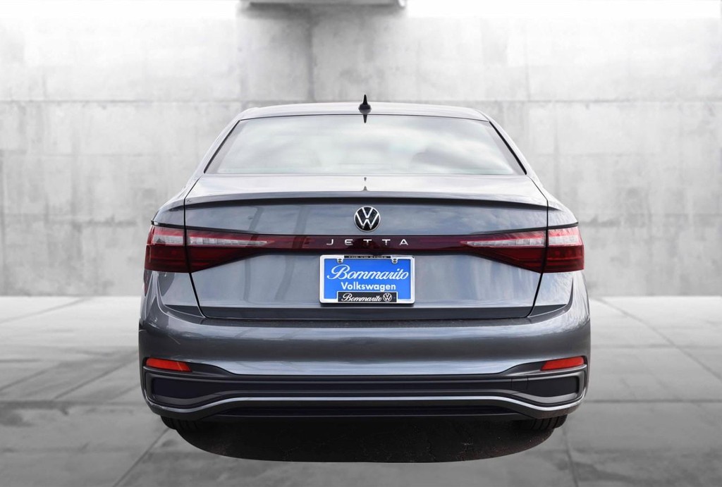 Volkswagen Jetta Vehicle Full-screen Gallery Image 6