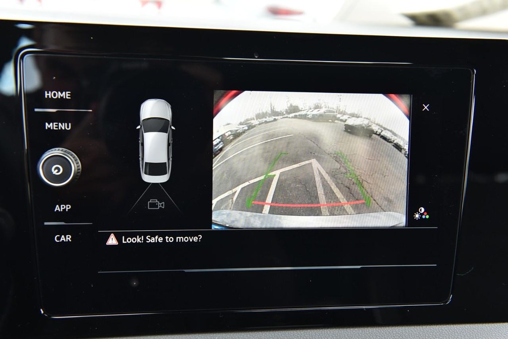 Volkswagen Jetta Vehicle Full-screen Gallery Image 13