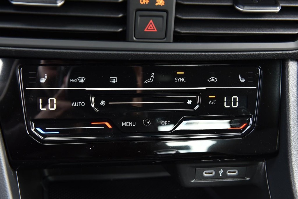 Volkswagen Jetta Vehicle Full-screen Gallery Image 15