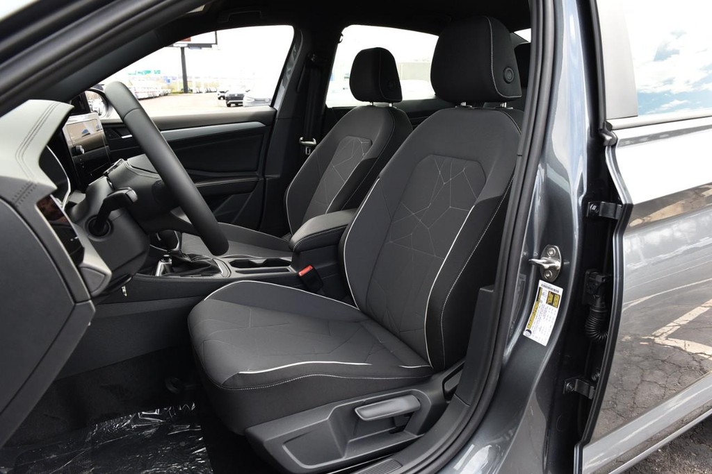 Volkswagen Jetta Vehicle Full-screen Gallery Image 19