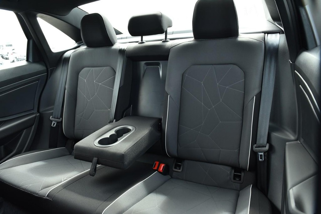 Volkswagen Jetta Vehicle Full-screen Gallery Image 21