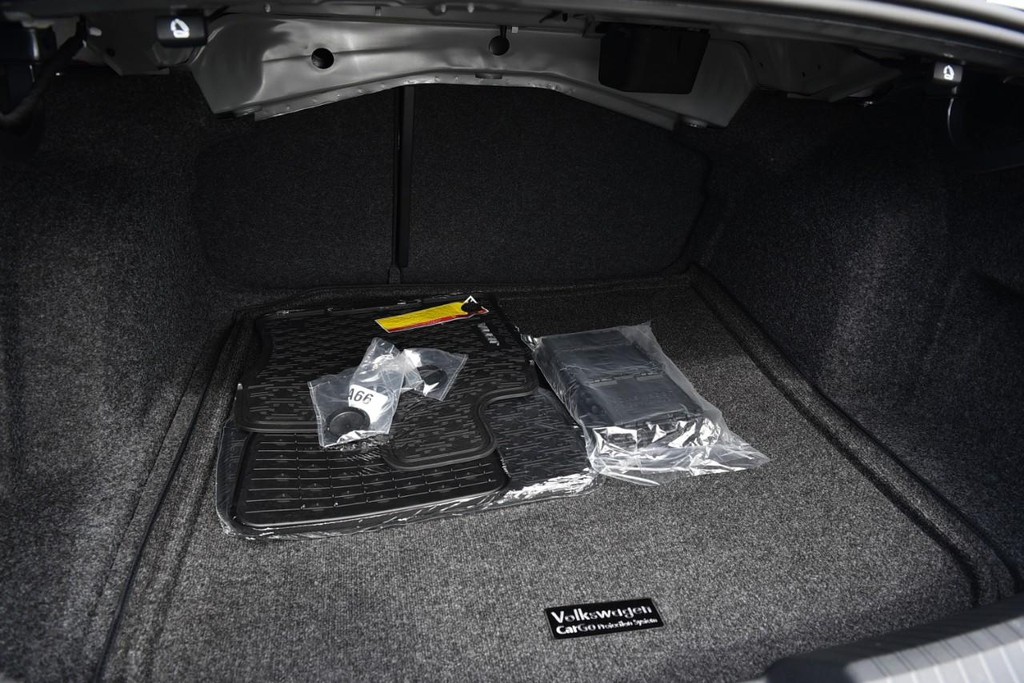 Volkswagen Jetta Vehicle Full-screen Gallery Image 22