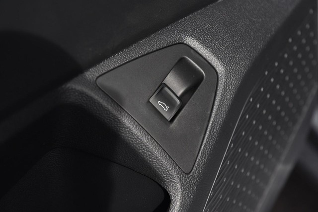 Volkswagen Jetta Vehicle Image 09