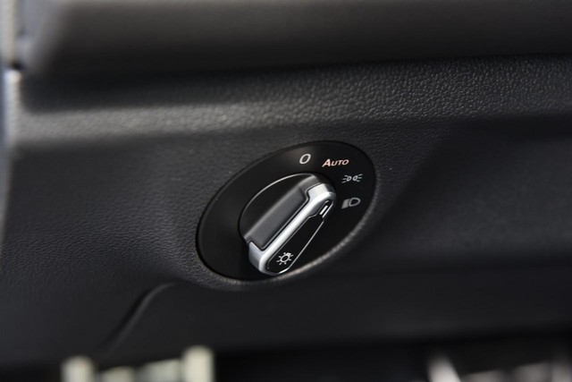 Volkswagen Jetta Vehicle Image 11