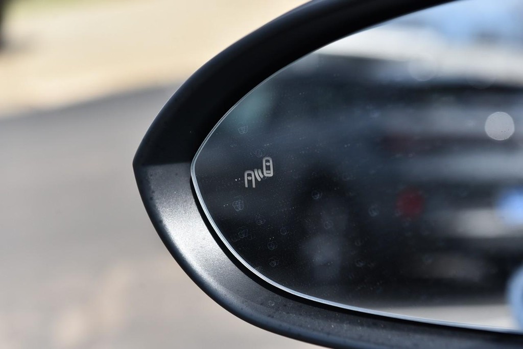 Volkswagen Jetta Vehicle Full-screen Gallery Image 10